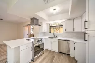 Photo #1: 2582991 Listing