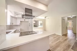 Photo #2: 2582991 Listing