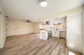 Photo #4: 2582991 Listing