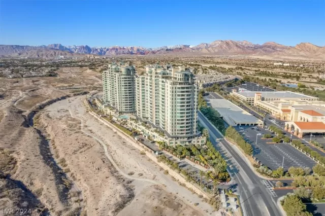 MLS: 2583044 Condo For Sale