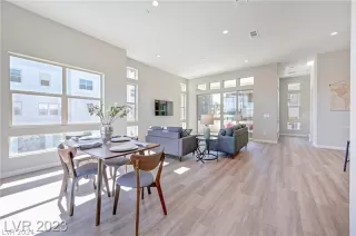 Photo #3: 2583177 Listing