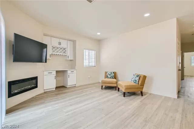 MLS: 2583247 Condo For Sale