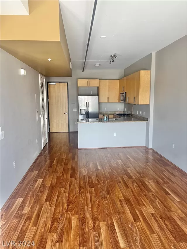 MLS: 2583266 Condo For Sale