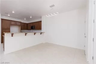 Photo #5: 2583280 Listing