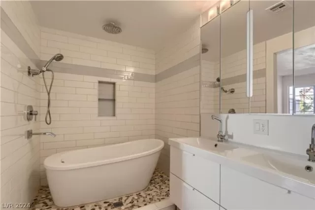 MLS: 2583365 Condo For Sale