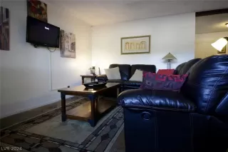 Photo #4: 2583369 Listing