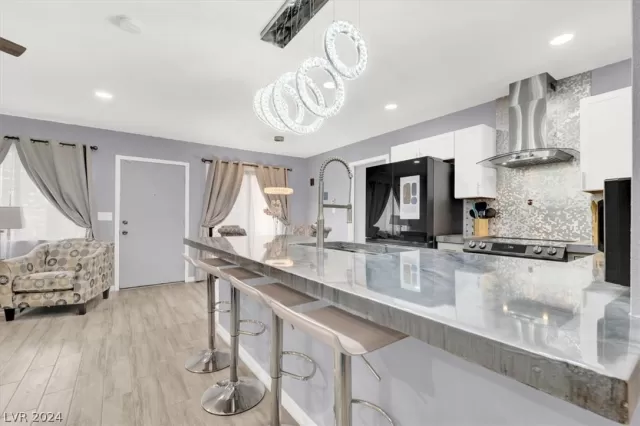 MLS: 2583382 Condo For Sale