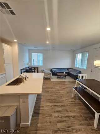 Photo #2: 2583429 Listing 