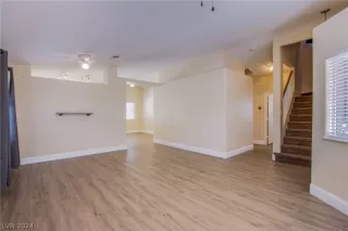 Photo #5: 2583483 Listing