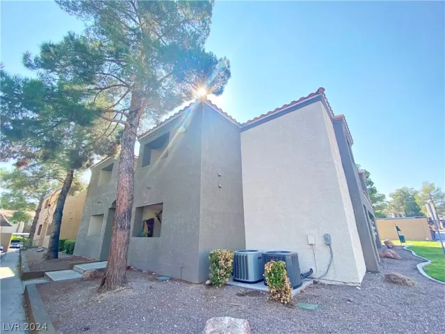 MLS: 2583494 Condo For Sale