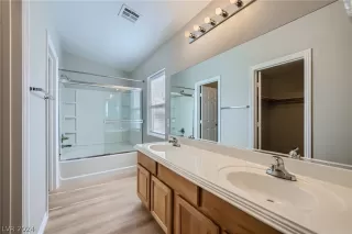 Photo #5: 2583561 Listing