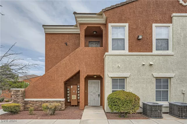 MLS: 2583578 Condo For Sale