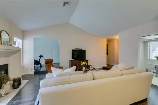 Photo #5: 2583694 Listing