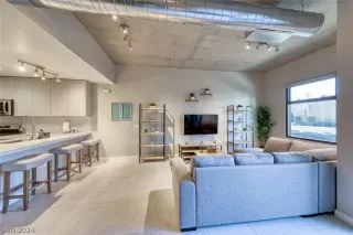 Photo #1: 2583743 Listing