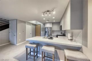 Photo #5: 2583743 Listing