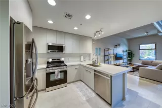 Photo #6: 2583743 Listing