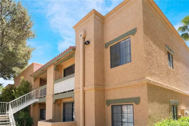 MLS: 2583774 Condo For Sale