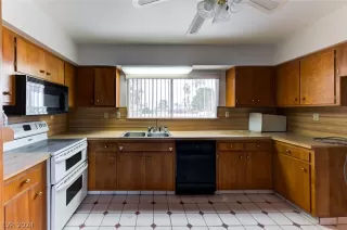 Photo #4: 2583829 Listing