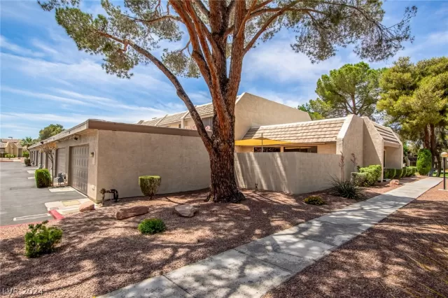 MLS: 2583865 Condo For Sale