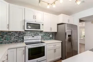 Photo #3: 2583865 Listing