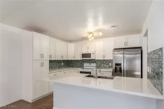 Photo #6: 2583865 Listing