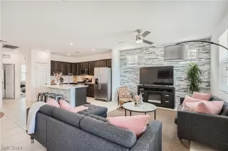 Photo #6: 2583868 Listing