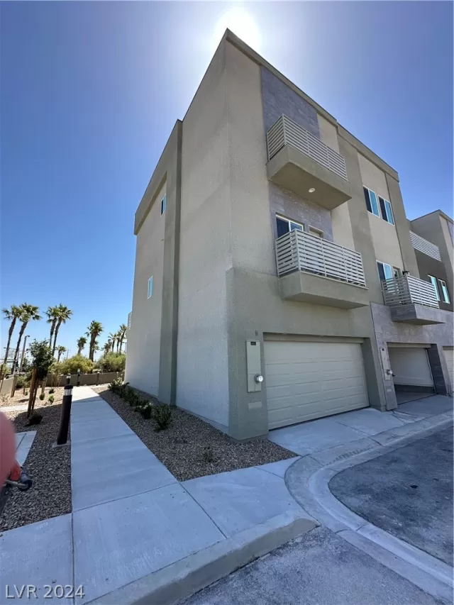 MLS: 2583892 Condo For Sale