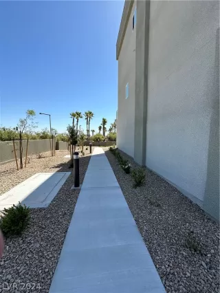 Photo #2: 2583892 Listing 