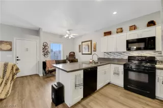 Photo #6: 2583987 Listing