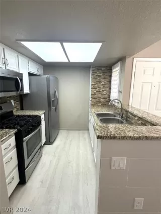 Photo #4: 2584007 Listing