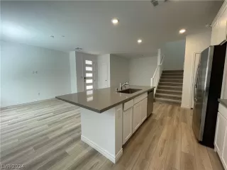 Photo #4: 2584040 Listing 