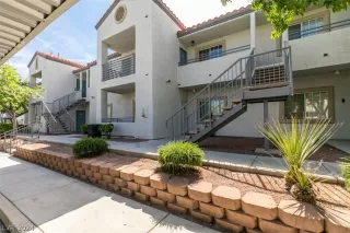 Photo #3: 2584042 Listing