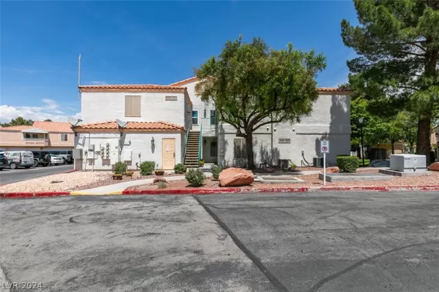 MLS: 2584060 Condo For Sale