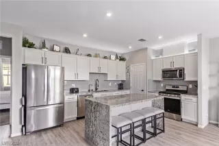 Photo #1: 2584087 Listing