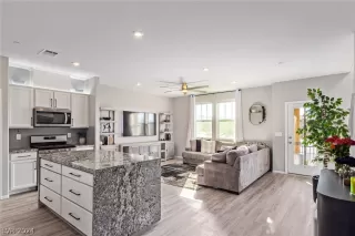 Photo #3: 2584087 Listing