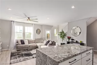 Photo #4: 2584087 Listing