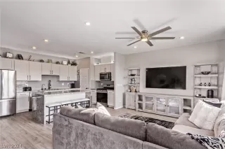 Photo #5: 2584087 Listing