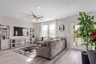 Photo #6: 2584087 Listing