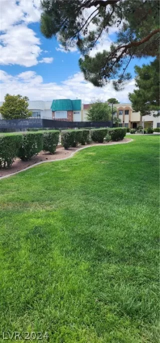 Photo #5: 2584104 Listing