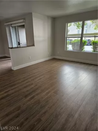 Photo #3: 2584110 Listing