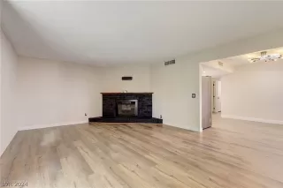 Photo #4: 2584119 Listing