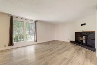 Photo #5: 2584119 Listing