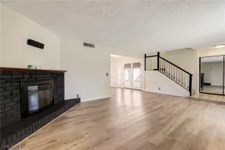 Photo #6: 2584119 Listing