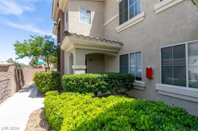 MLS: 2584122 Condo For Sale