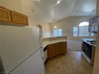 Photo #3: 2584181 Listing 