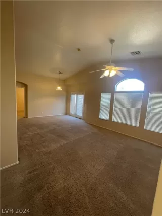 Photo #6: 2584181 Listing 