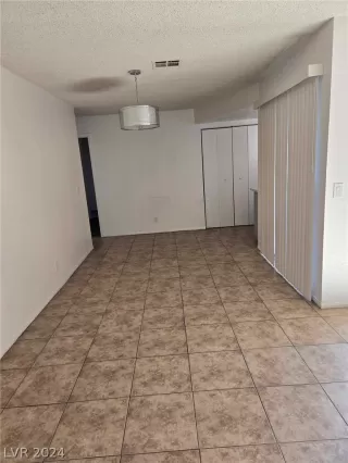 Photo #2: 2584182 Listing