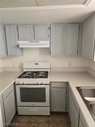 Photo #5: 2584182 Listing