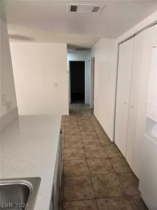 Photo #6: 2584182 Listing