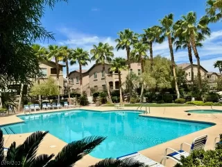 Photo #2: 2584202 Listing